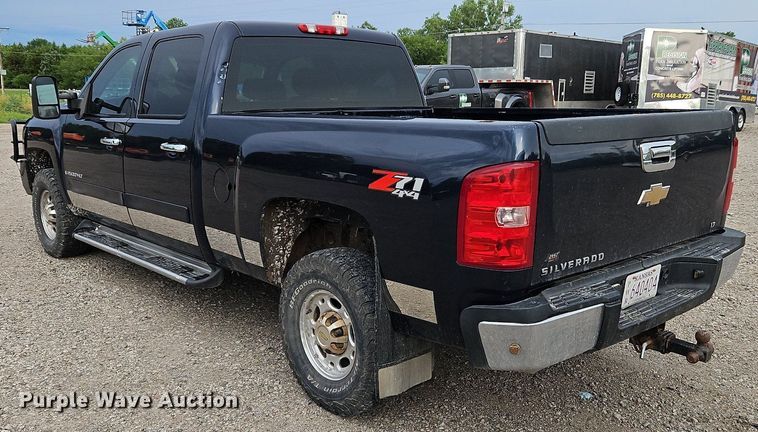 image for item LM9051 2008  Chevrolet Silverado 2500HD  Crew Cab pickup truck