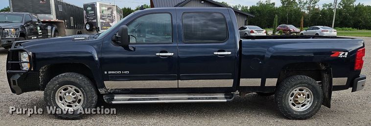 image for item LM9051 2008  Chevrolet Silverado 2500HD  Crew Cab pickup truck