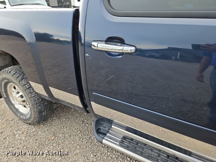 image for item LM9051 2008  Chevrolet Silverado 2500HD  Crew Cab pickup truck