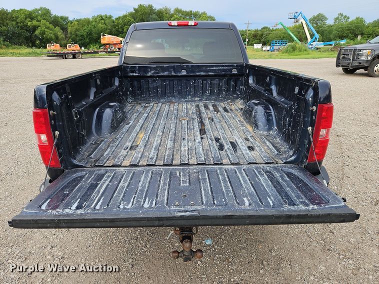 image for item LM9051 2008  Chevrolet Silverado 2500HD  Crew Cab pickup truck