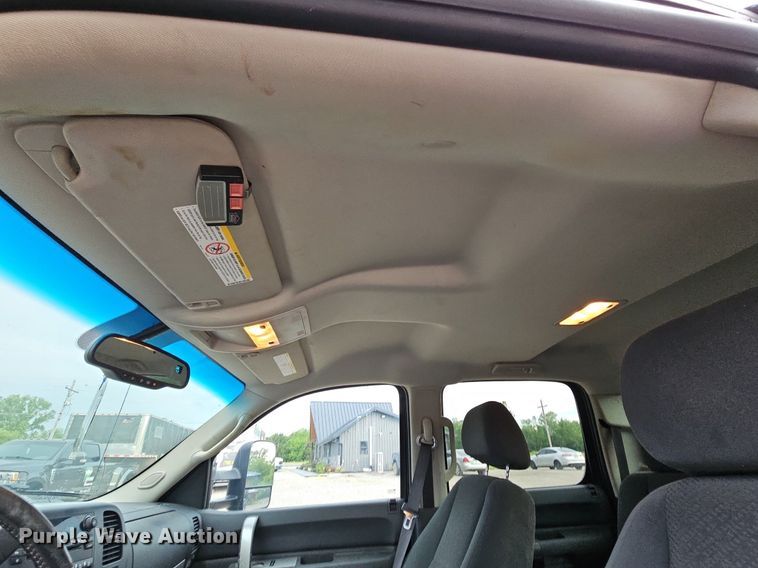 image for item LM9051 2008  Chevrolet Silverado 2500HD  Crew Cab pickup truck