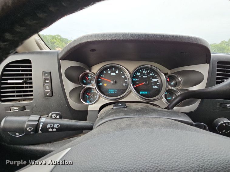 image for item LM9051 2008  Chevrolet Silverado 2500HD  Crew Cab pickup truck