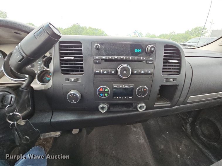 image for item LM9051 2008  Chevrolet Silverado 2500HD  Crew Cab pickup truck