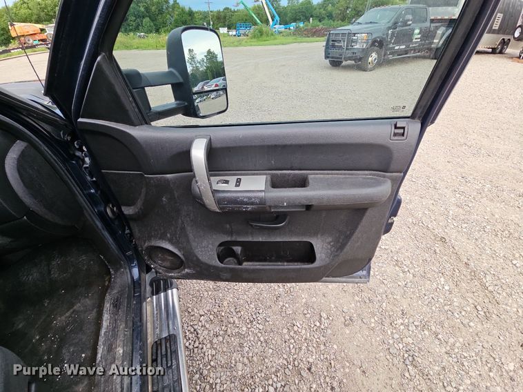 image for item LM9051 2008  Chevrolet Silverado 2500HD  Crew Cab pickup truck