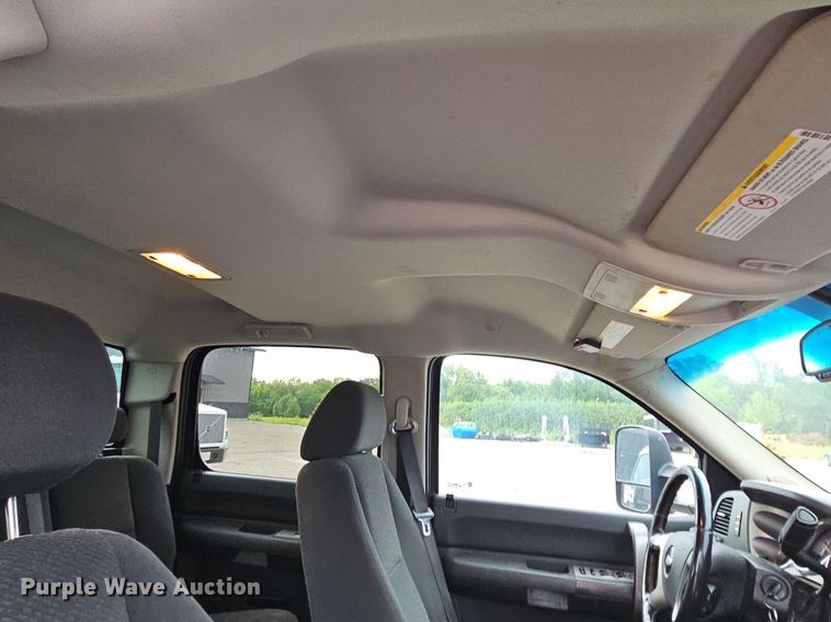 image for item LM9051 2008  Chevrolet Silverado 2500HD  Crew Cab pickup truck