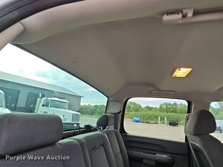 image for item LM9051 2008  Chevrolet Silverado 2500HD  Crew Cab pickup truck