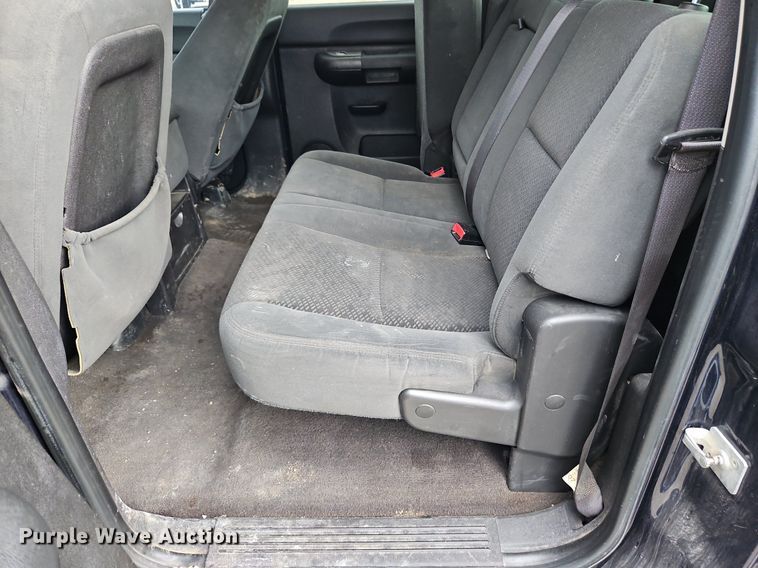 image for item LM9051 2008  Chevrolet Silverado 2500HD  Crew Cab pickup truck