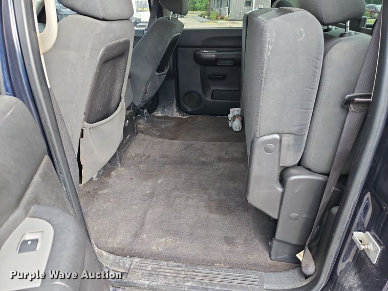 image for item LM9051 2008  Chevrolet Silverado 2500HD  Crew Cab pickup truck