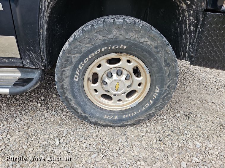 image for item LM9051 2008  Chevrolet Silverado 2500HD  Crew Cab pickup truck