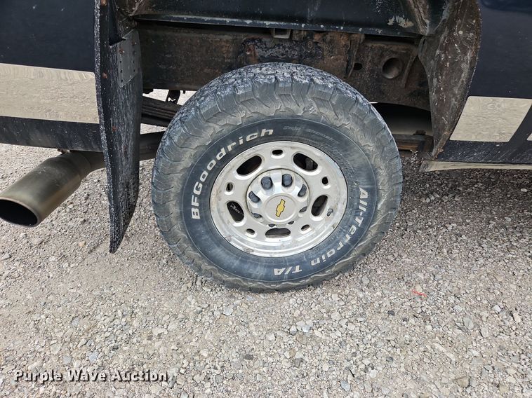 image for item LM9051 2008  Chevrolet Silverado 2500HD  Crew Cab pickup truck