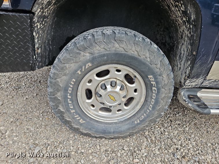 image for item LM9051 2008  Chevrolet Silverado 2500HD  Crew Cab pickup truck