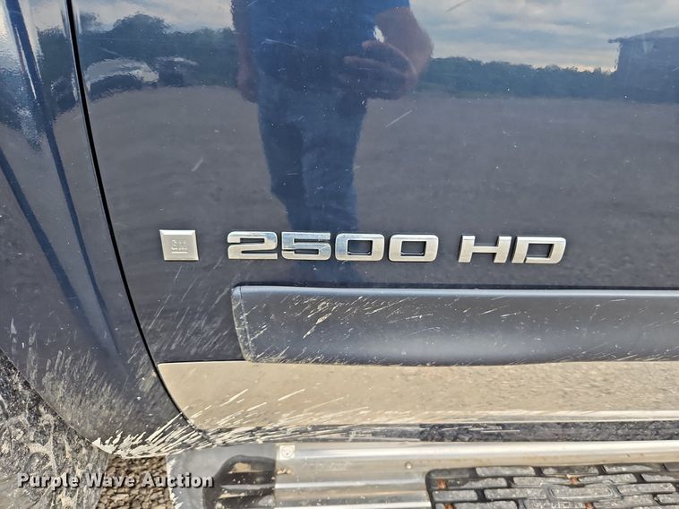 image for item LM9051 2008  Chevrolet Silverado 2500HD  Crew Cab pickup truck