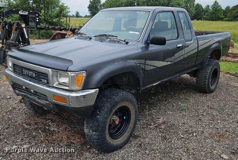 image for item LM9059 1990 Toyota  pickup truck