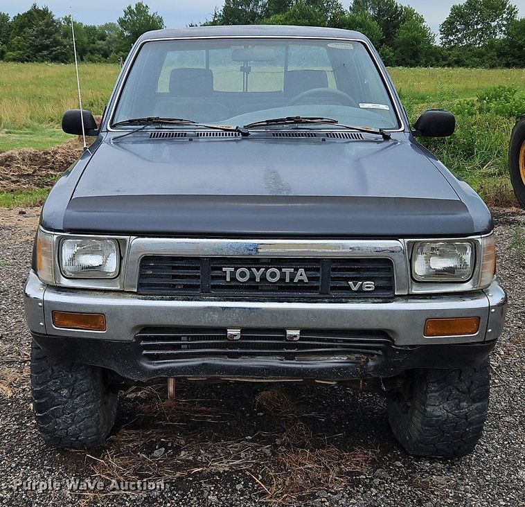 image for item LM9059 1990 Toyota  pickup truck