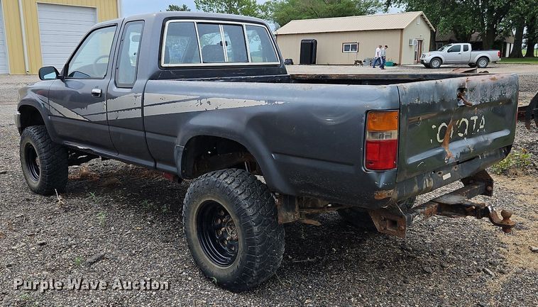 image for item LM9059 1990 Toyota  pickup truck