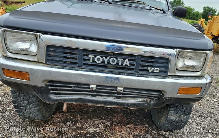 image for item LM9059 1990 Toyota  pickup truck