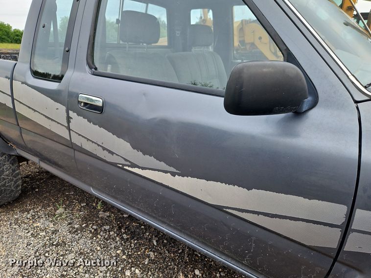 image for item LM9059 1990 Toyota  pickup truck