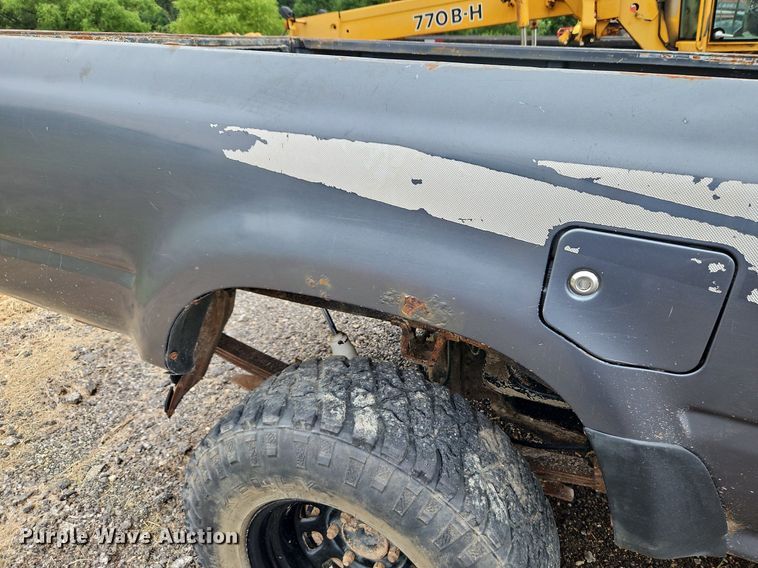 image for item LM9059 1990 Toyota  pickup truck