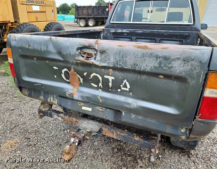 image for item LM9059 1990 Toyota  pickup truck