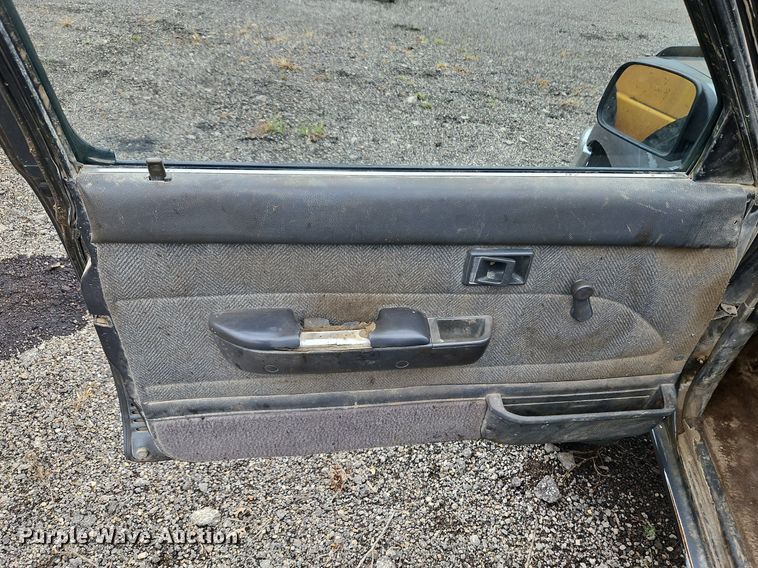 image for item LM9059 1990 Toyota  pickup truck