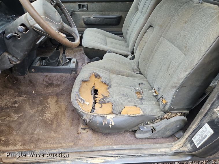 image for item LM9059 1990 Toyota  pickup truck