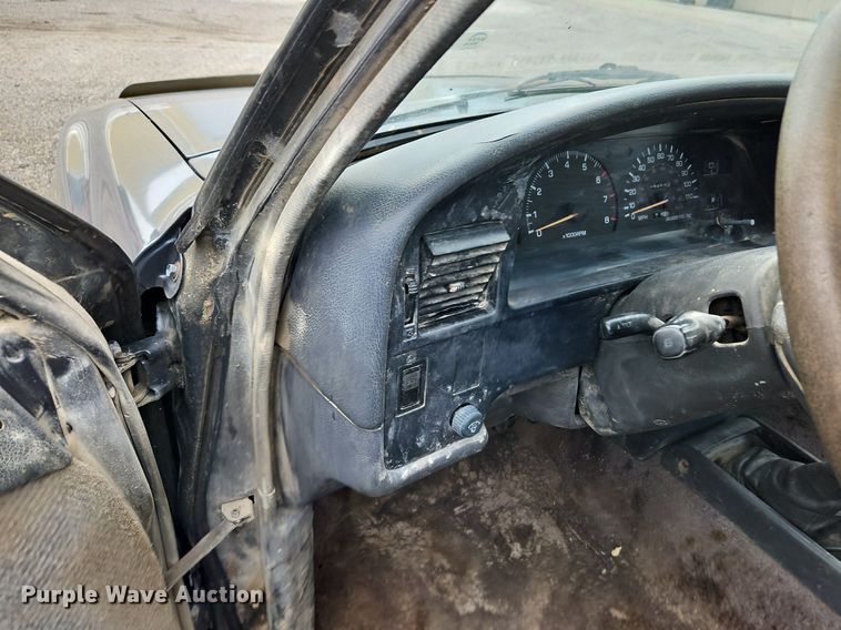 image for item LM9059 1990 Toyota  pickup truck