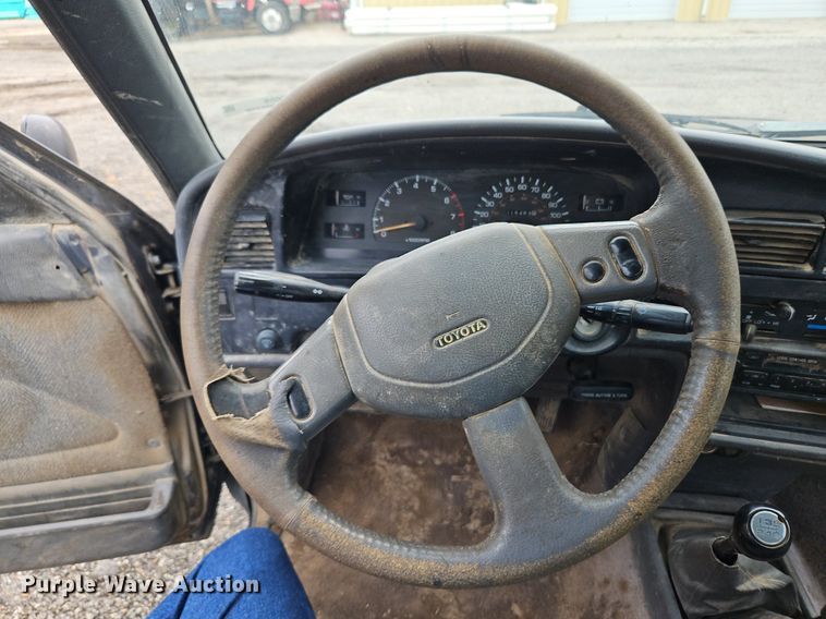 image for item LM9059 1990 Toyota  pickup truck