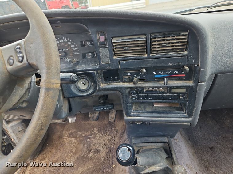 image for item LM9059 1990 Toyota  pickup truck