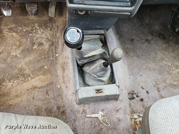 image for item LM9059 1990 Toyota  pickup truck