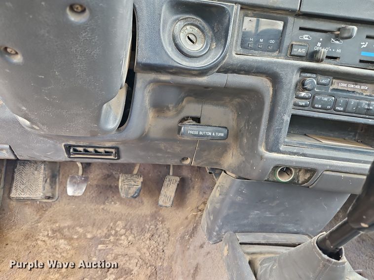 image for item LM9059 1990 Toyota  pickup truck