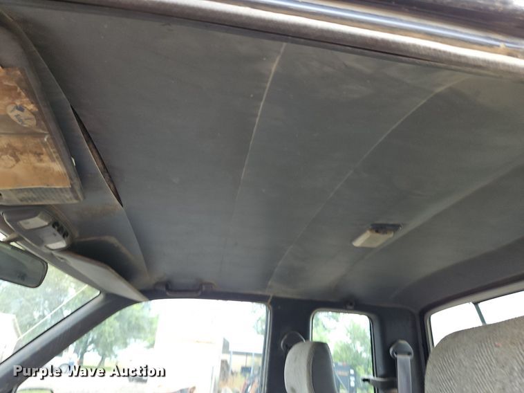 image for item LM9059 1990 Toyota  pickup truck