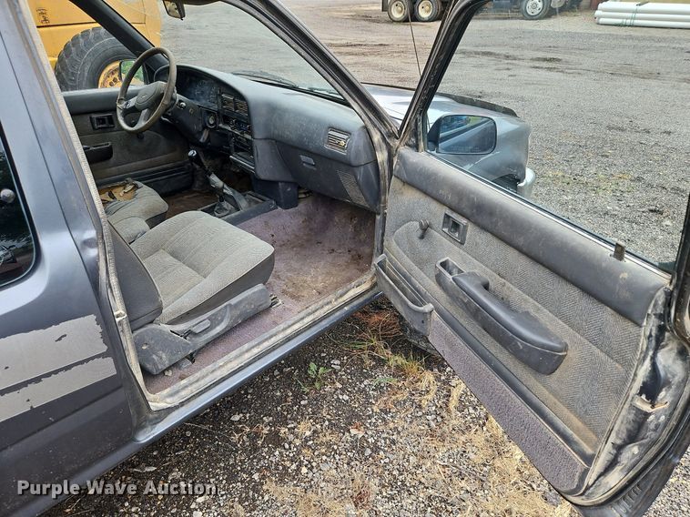 image for item LM9059 1990 Toyota  pickup truck