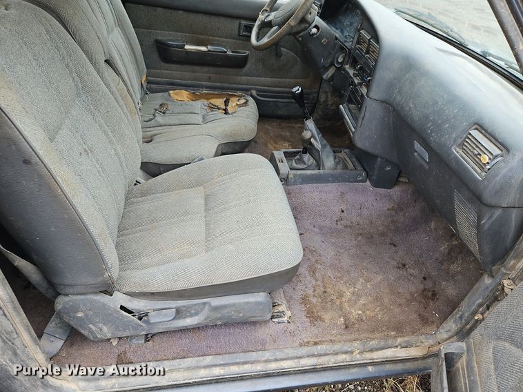 image for item LM9059 1990 Toyota  pickup truck