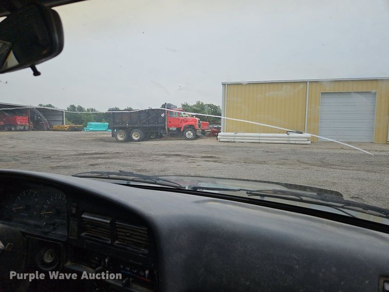 image for item LM9059 1990 Toyota  pickup truck