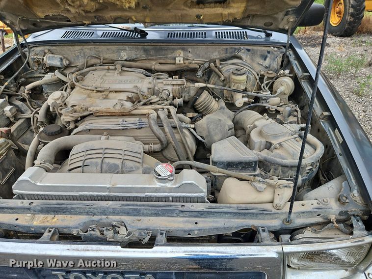 image for item LM9059 1990 Toyota  pickup truck