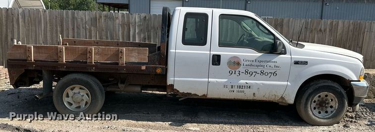 image for item LN9191 2003 Ford F250 Super Duty  SuperCab flatbed pickup truck