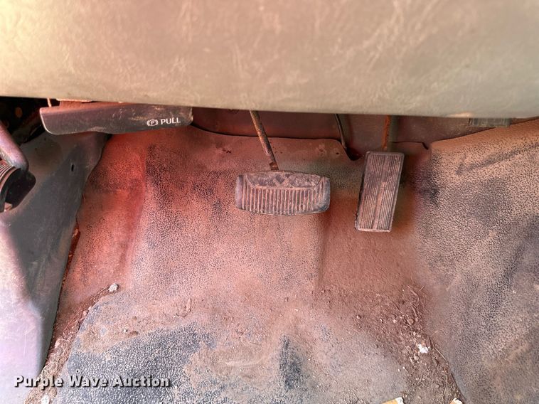 image for item LN9191 2003 Ford F250 Super Duty  SuperCab flatbed pickup truck