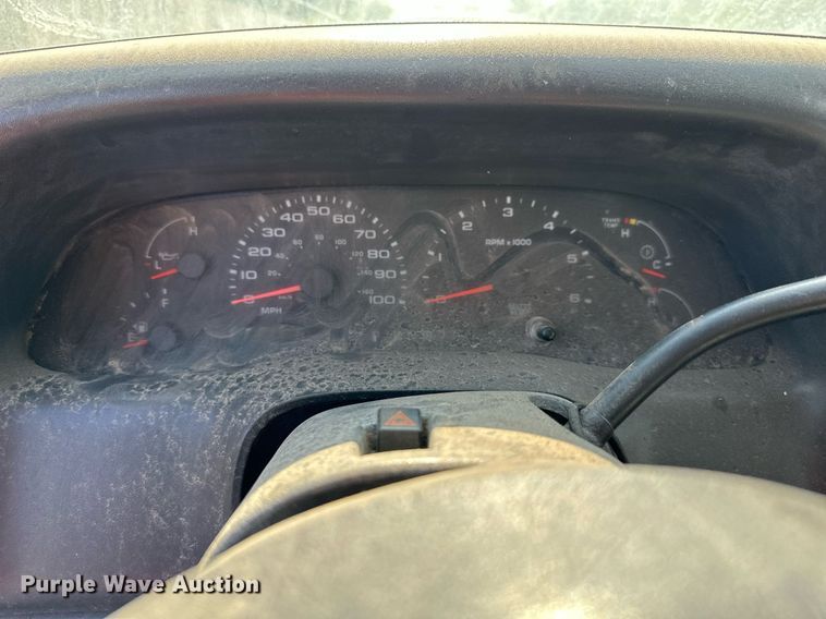 image for item LN9191 2003 Ford F250 Super Duty  SuperCab flatbed pickup truck