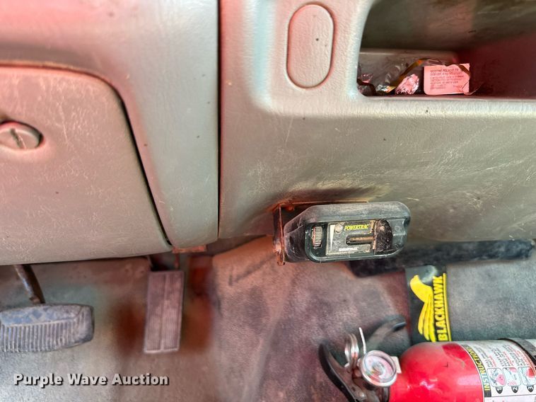 image for item LN9191 2003 Ford F250 Super Duty  SuperCab flatbed pickup truck