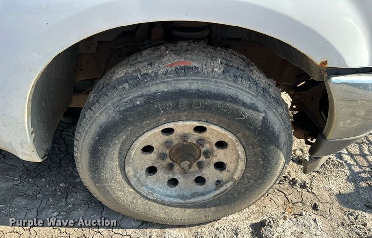 image for item LN9191 2003 Ford F250 Super Duty  SuperCab flatbed pickup truck