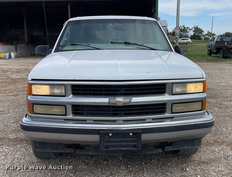 image for item LS9322 1998 Chevrolet Suburban 1500  SUV