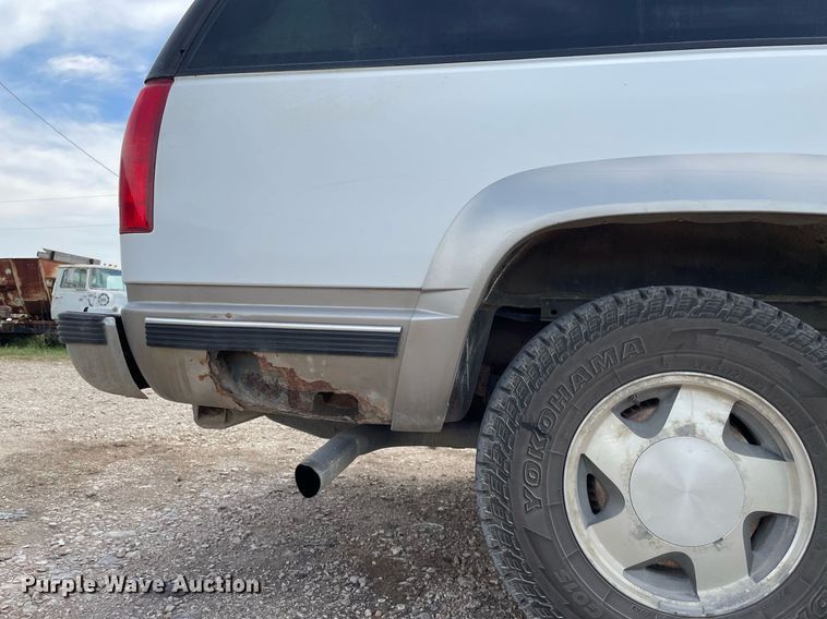 image for item LS9322 1998 Chevrolet Suburban 1500  SUV