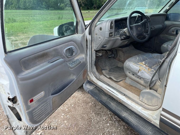 image for item LS9322 1998 Chevrolet Suburban 1500  SUV