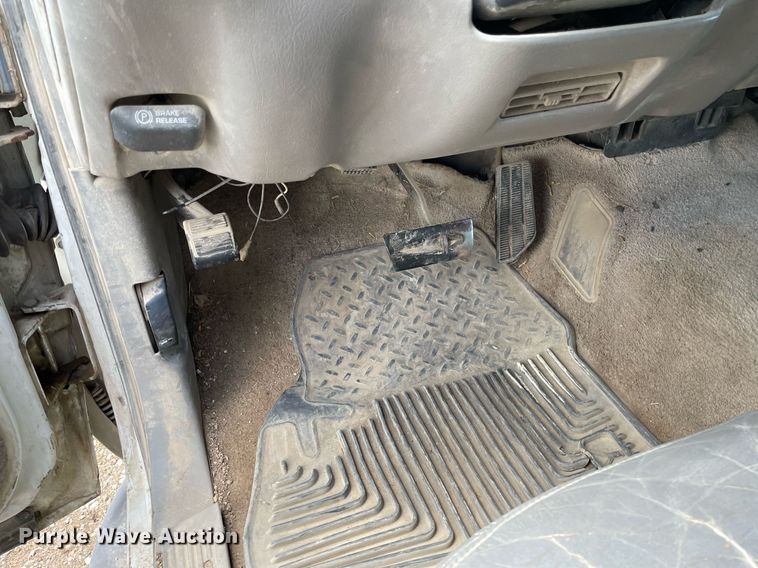 image for item LS9322 1998 Chevrolet Suburban 1500  SUV