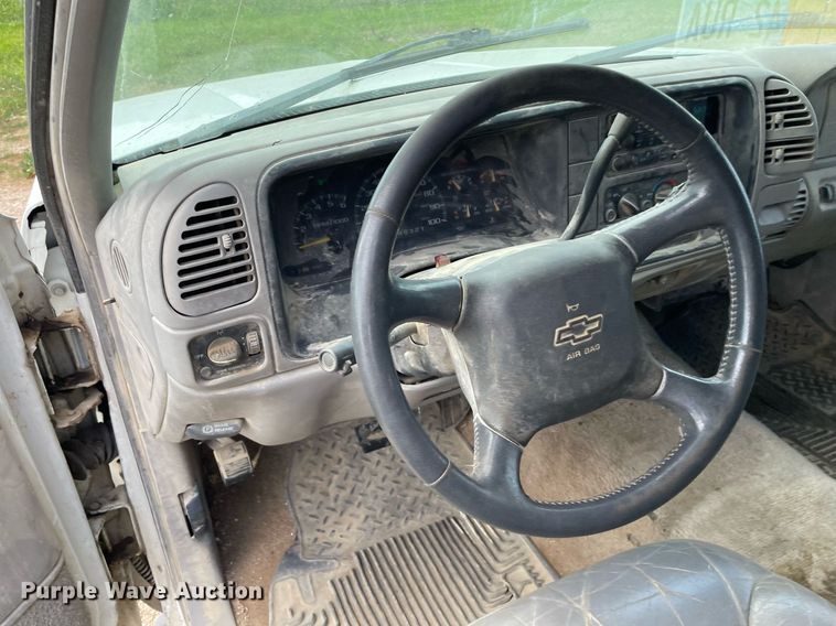 image for item LS9322 1998 Chevrolet Suburban 1500  SUV