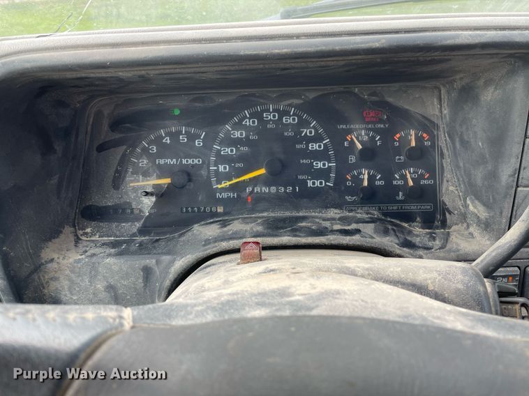 image for item LS9322 1998 Chevrolet Suburban 1500  SUV