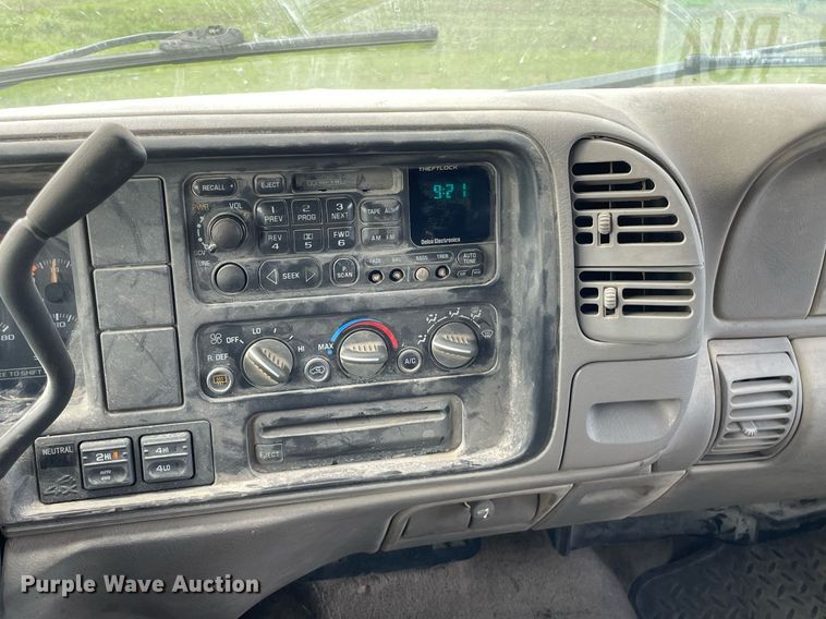 image for item LS9322 1998 Chevrolet Suburban 1500  SUV