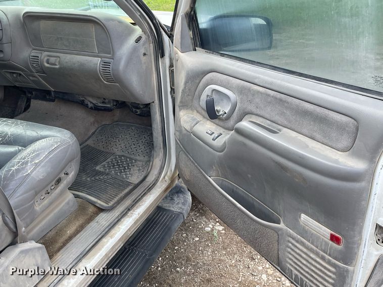 image for item LS9322 1998 Chevrolet Suburban 1500  SUV