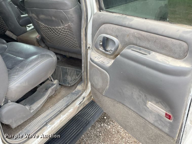 image for item LS9322 1998 Chevrolet Suburban 1500  SUV