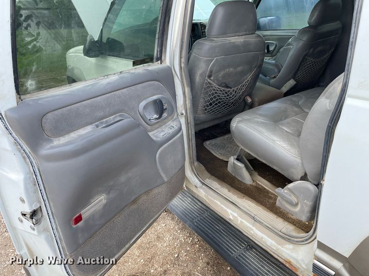 image for item LS9322 1998 Chevrolet Suburban 1500  SUV